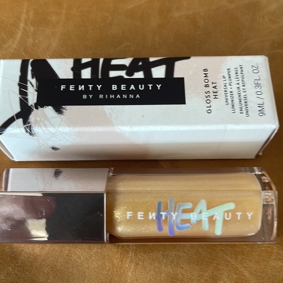 Fenty Gloss Bomb Heat Universal Lip Luminizer + Plumper. #05 lemon lava.… - Picture 2 of 3